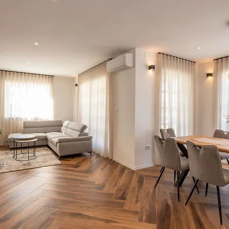 Holiday home Fiora, A Beautiful And Modern With A Pool *