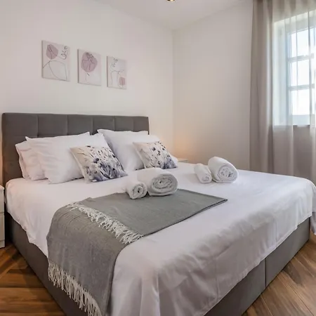 Holiday home Fiora, A Beautiful And Modern With A Pool