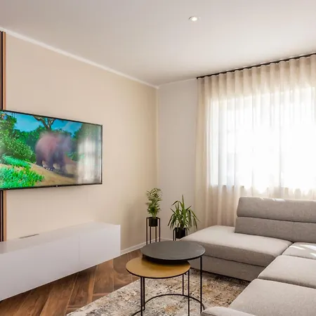بيت للعطل Fiora, A Beautiful And Modern With A Pool *