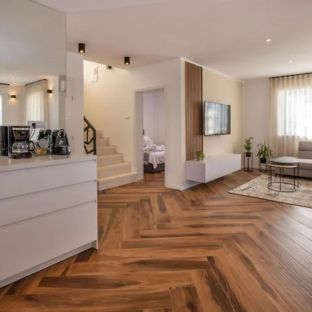 بيت للعطل Fiora, A Beautiful And Modern With A Pool Lasci