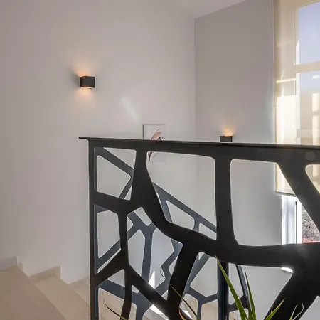 Fiora, A Beautiful And Modern With A Pool بيت للعطل Lasci