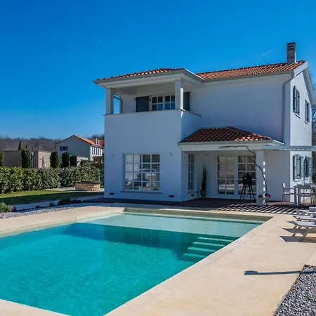 بيت للعطل Fiora, A Beautiful And Modern With A Pool *